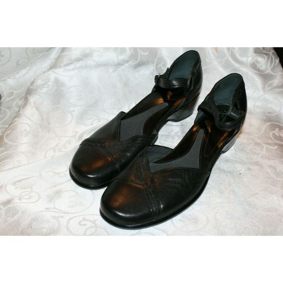 clarks artisan mary jane shoes
